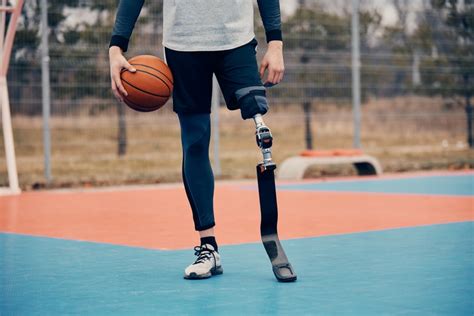 Esquema: Ejemplos de prótesis deportivas adaptadas para niños