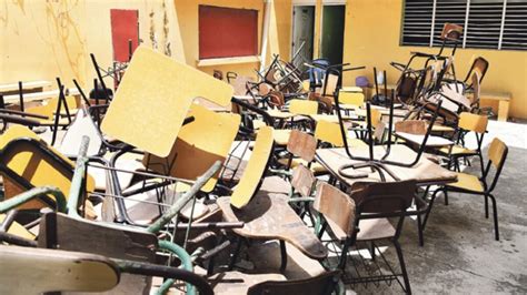 Foto de una escuela pública en Chile con problemas de infraestructura