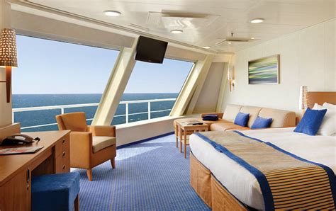 Foto de interior de un camarote de lujo en un crucero
