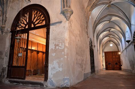 Fotografía antigua o esquema de la Capilla El Carmen y el edificio de Manuel Rodríguez 50